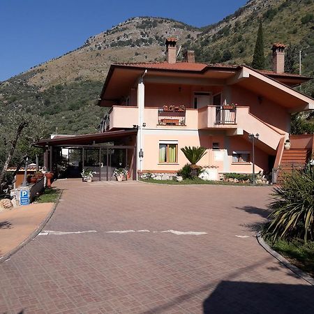 Solerosa Bed & Breakfast Fondi Ngoại thất bức ảnh